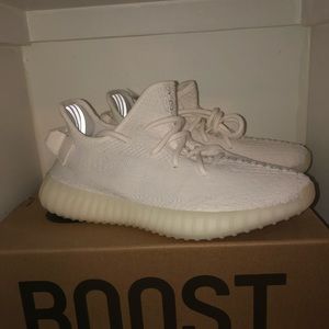 Yeezy triple white mens size 5 women’s 6/6.5